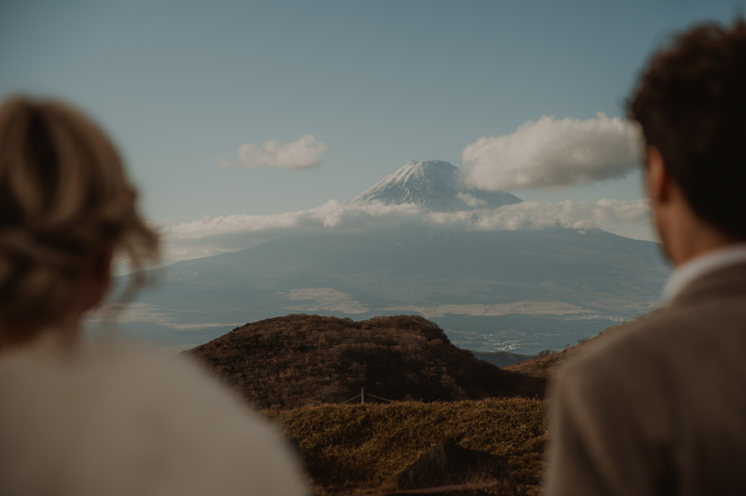 Hakone Elopement - couple is looking at Mt. Fuji view