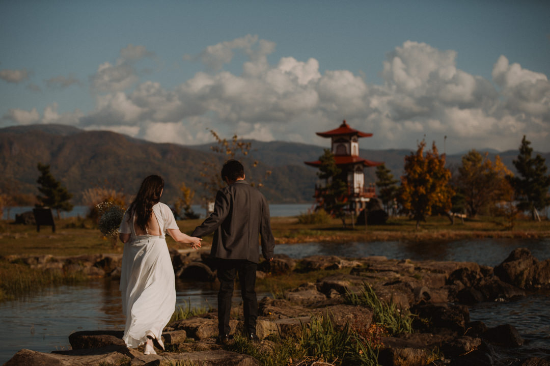 Hokkaido Elopement -Couple  heading to the pagoda 