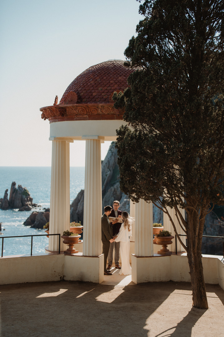 marimurtra elopement - starting their private wedding ceremony 