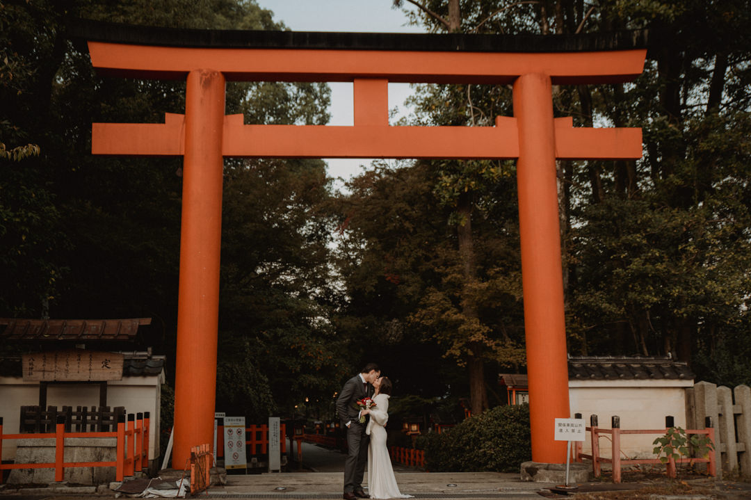 Private Elopement Kyoto - Kissing in front of red torii