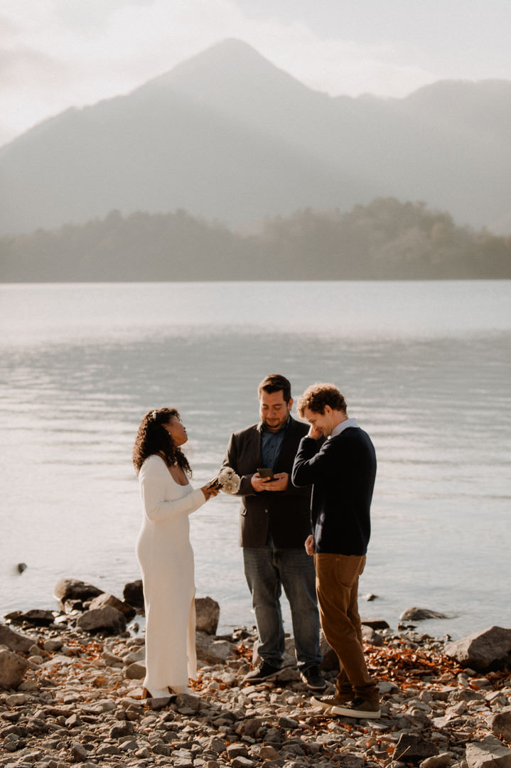 laid-back elopement in japan - wedding ceremony at the lake 