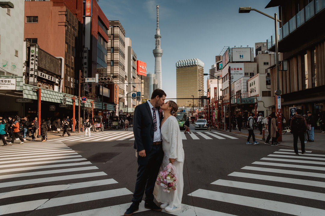 tokyo park elopement - kissing in front of tokyo skytree tower 