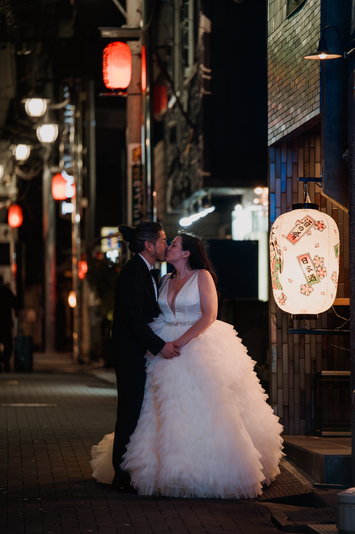 The couple kiss at the Drinking alley Tokyo elopement.