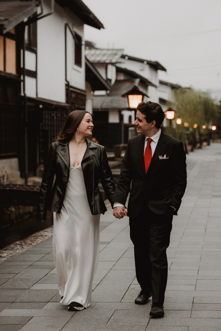 The couple explores the old town. Autumn-foliage-elopement-in Japan