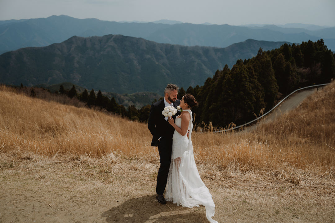 The couple takes a photo at Oshiki Kogen.
Cherry blossom Elopement in Wakayama.