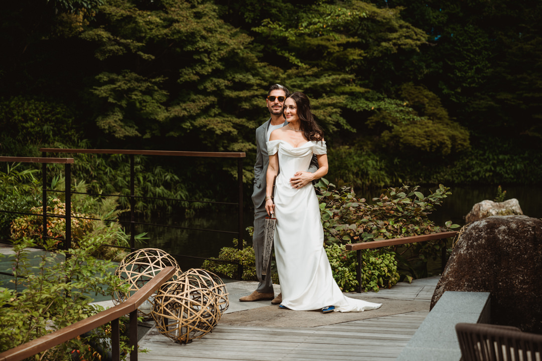 The couple takes a picture at the garden.  Jewish Elopement in Japan