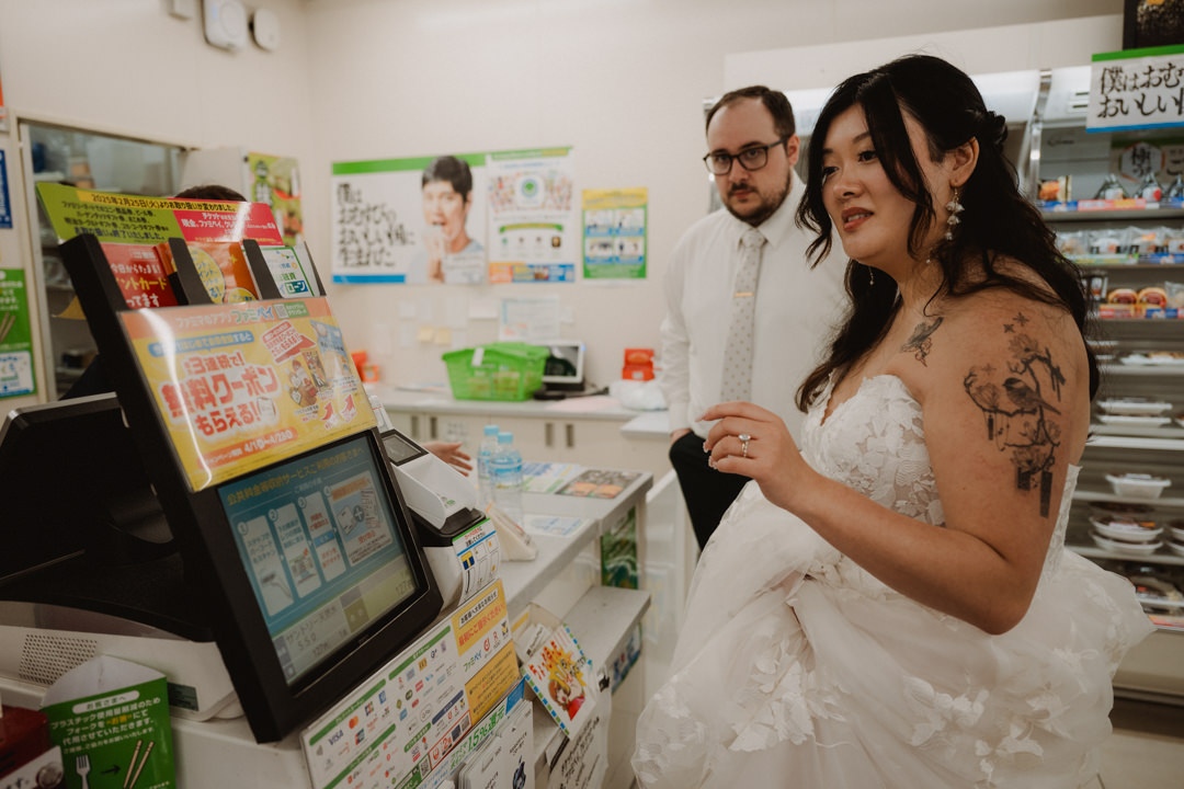 The couple stop by a convenience store Nachi fall elopement