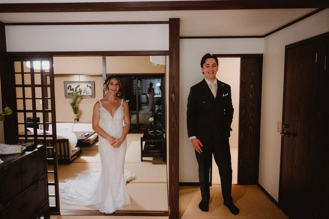 The couple`s a first look, Yamagata Elopement